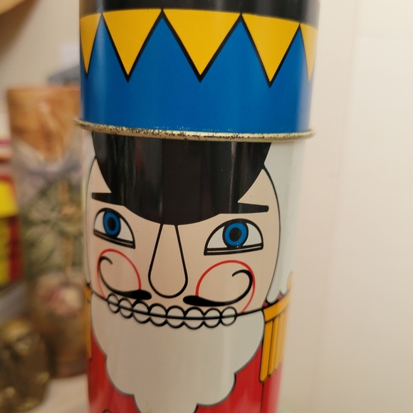 Vintage Nutcracker Tin ~ 1984 Avon ~ Imported from England ~ Toyland Soldier - Picture 16 of 16